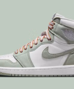 Alternative view of Jordan 1 Retro High OG Seafoam - W