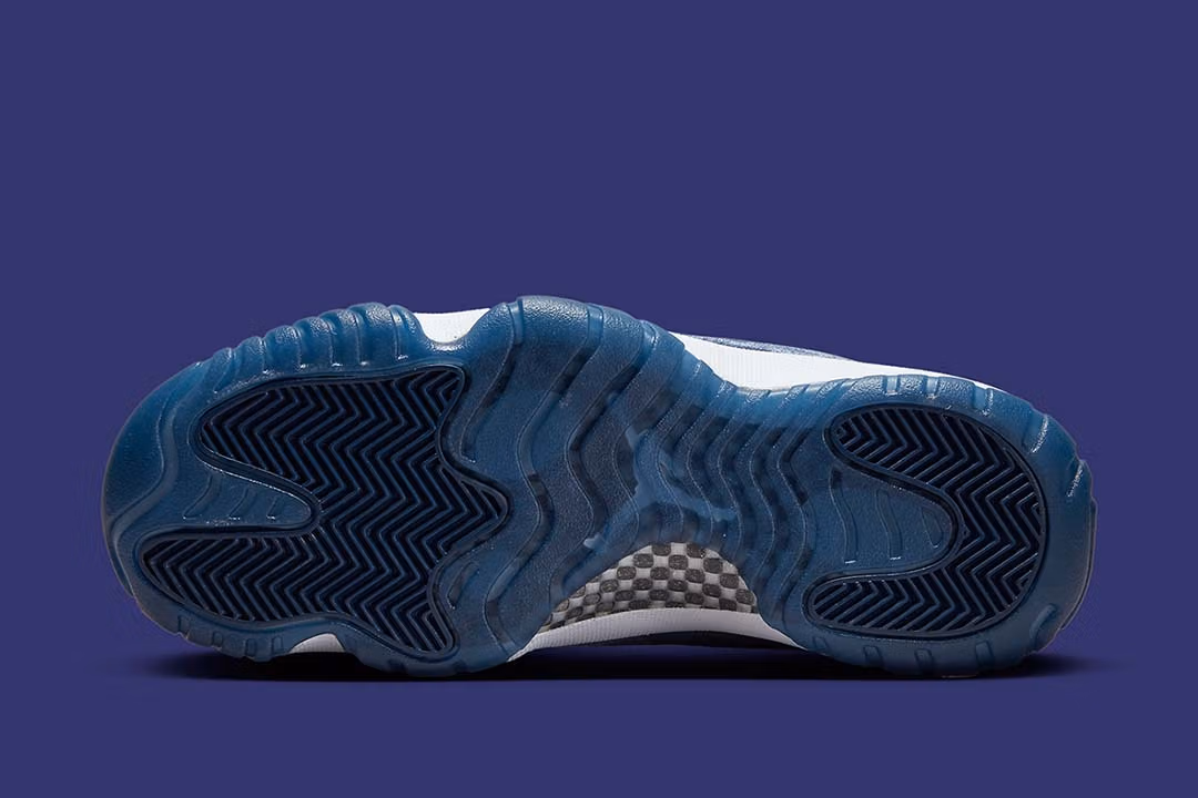 Jordan 11 Retro Midnight Navy - W - Image 3