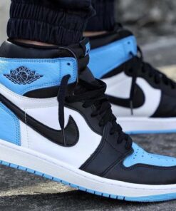 Air Jordan 1 High OG UNC Toe DZ5485-400