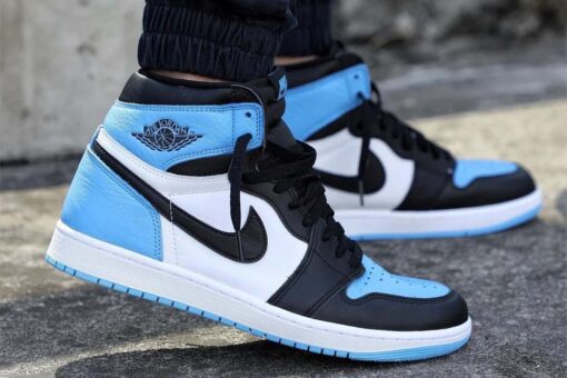 Air Jordan 1 High OG UNC Toe DZ5485-400