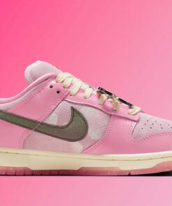 Nike Dunk Low LX Barbie FN8927-621