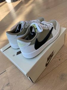 Jordan 1 Retro Low Golf Travis Scott Neutral Olive photo review