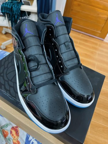 Jordan 1 Mid SE Space Jam photo review