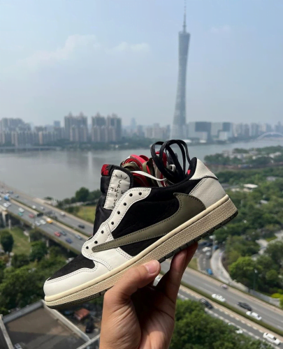 Jordan 1 Retro Low OG SP Travis Scott Olive - W photo review