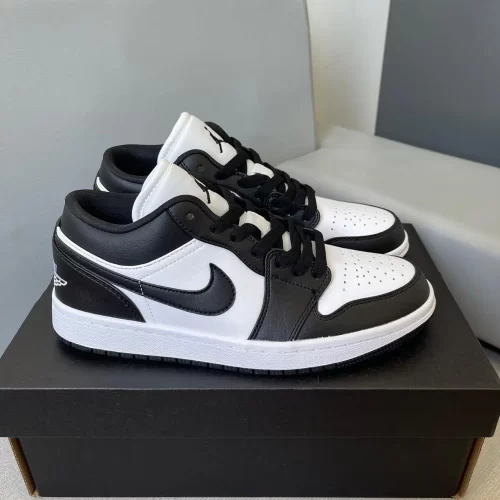 Jordan 1 Low Panda 2023 - W photo review