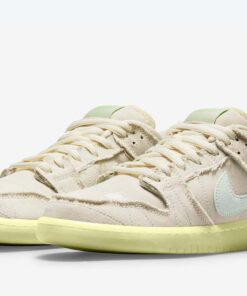 Nike SB Dunk Low Mummy - DM0774-111