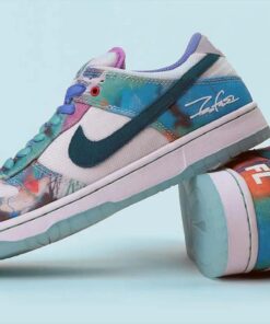 SB Dunk Low x Futura Laboratories HF6061-400