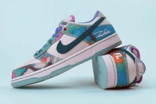 SB Dunk Low x Futura Laboratories HF6061-400