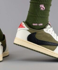Alternative view of Jordan 1 Retro Low OG SP Travis Scott Medium Olive
