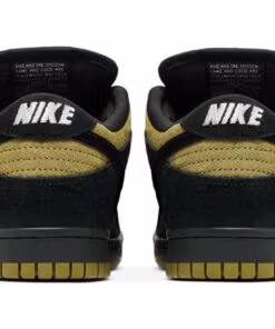 SB Dunk Low Supreme 94 Camper Green HQ8487-300