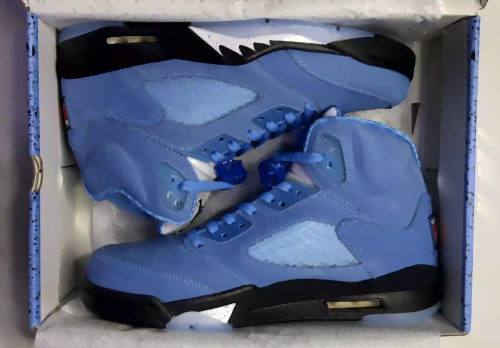 Jordan 5 Retro UNC University Blue photo review