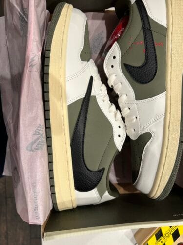 Jordan 1 Retro Low OG SP Travis Scott Medium Olive photo review